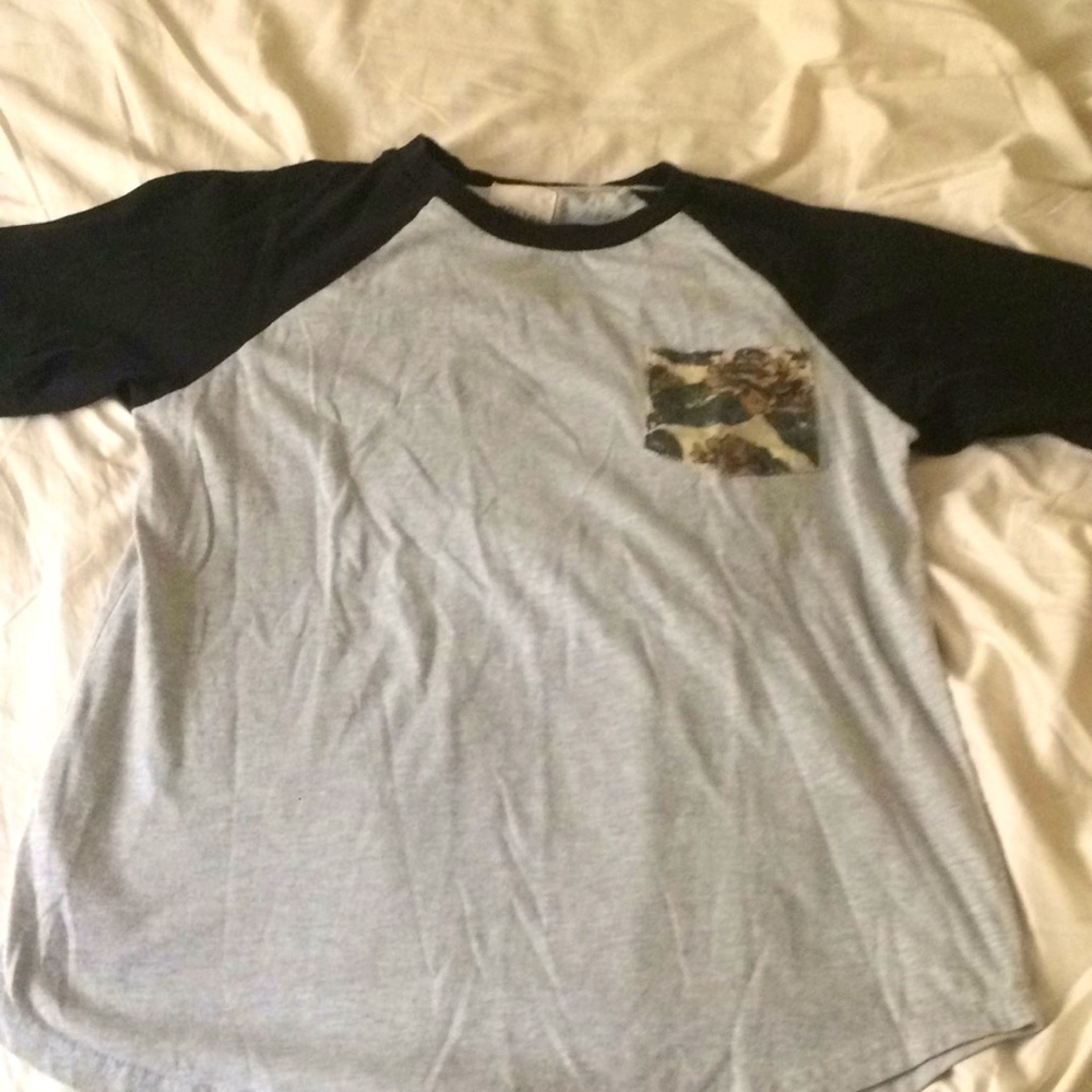 Hilton Baseball Tee. Size Medium Men’s